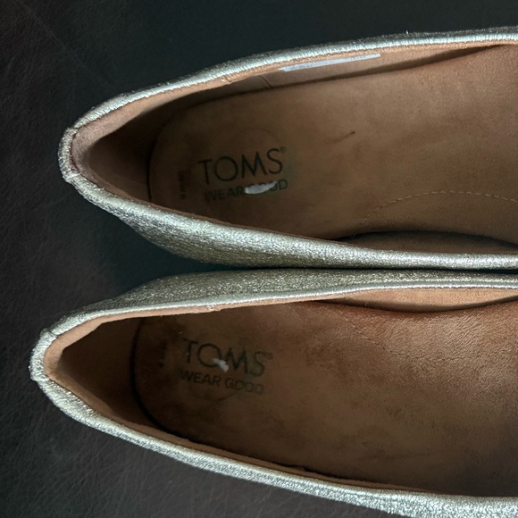 TOMS Women's Gold Glitter Ballet Flats - Size 8 - Picture 2 of 7